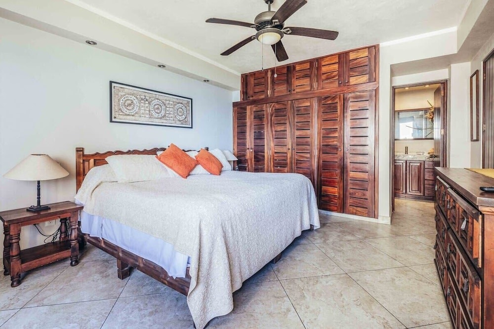 Ocean View 2Br Condo-balcony-beach-pool - 805