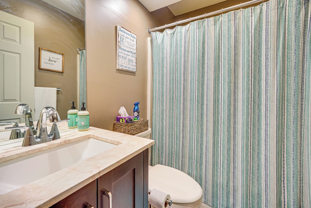 Spacious Modern Home ~ 1 Mi to Camelback Mountain!