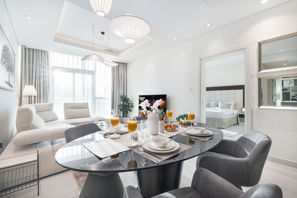 DAMAC Suites by Hostiva – Burj & Fountain