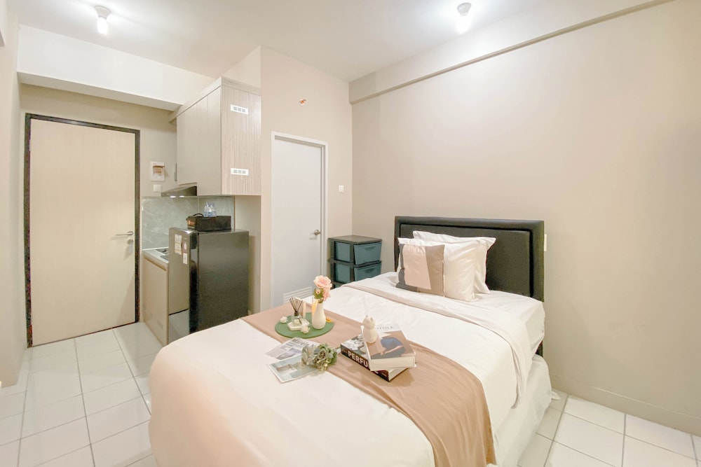 Cozy and Well Furnished Studio Grand Kamala Lagoon Apartment