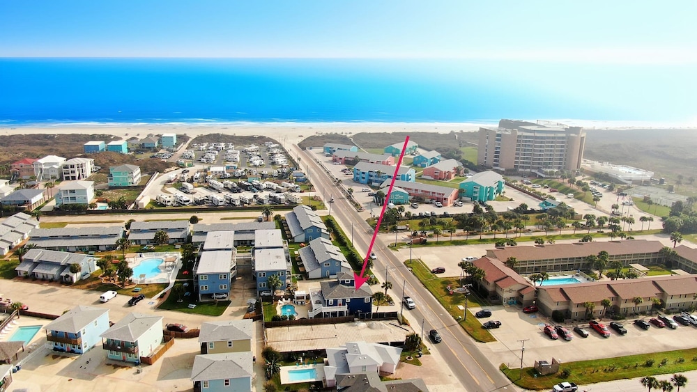 Leave of Absence Luxe Coastal Stay w Pool Outdoor Dining Minutes to Beach