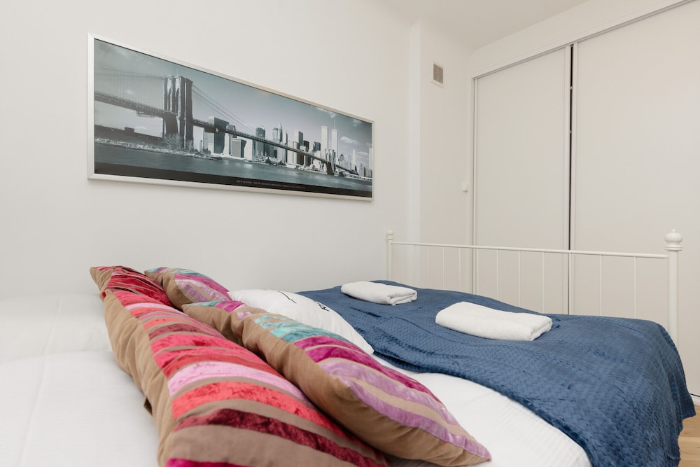 Elegant Warsaw Apartment by Renters view 4