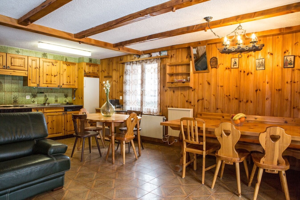 Chalet Rosaline 12 Person Beautiful Property