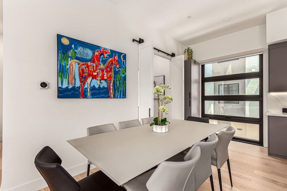 Papago Lux Townhouse 4level Oasis w Rooftop Lounge