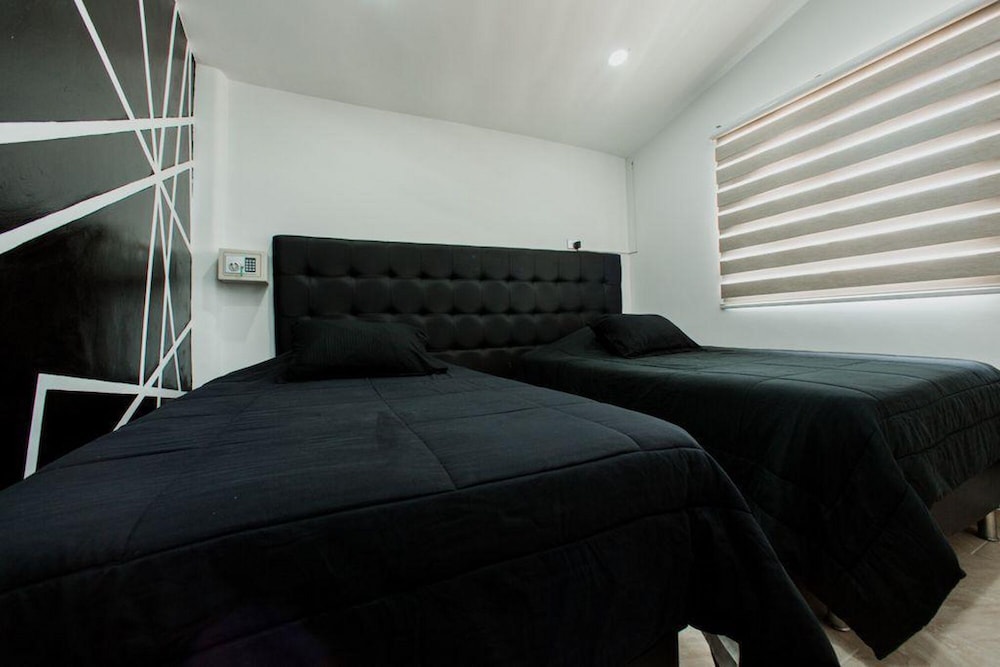 Park Lleras 11br Pool Jacuzzi