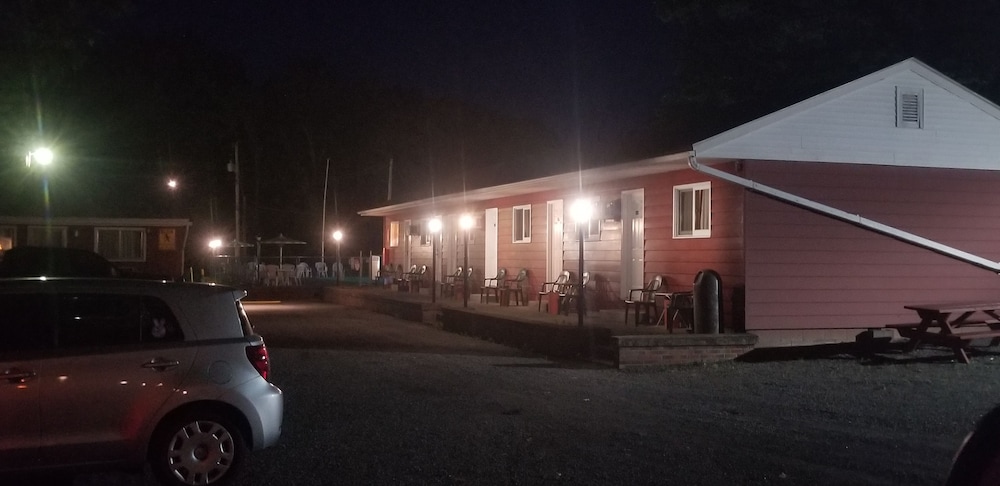 Red Ranch Motel