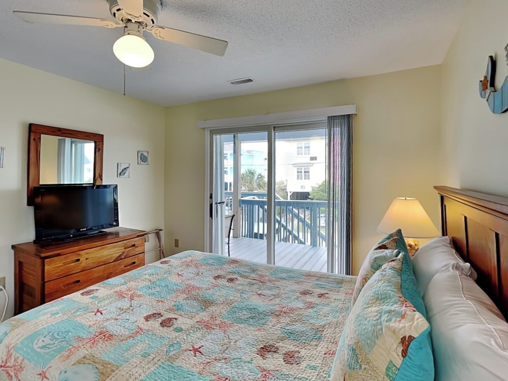 Happy Days by Topsail Realty