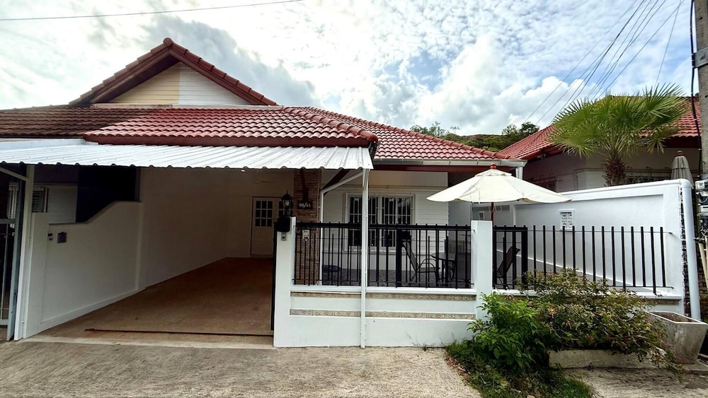 Valley 41 - 2 bdr Private Villa Near Phuket Town