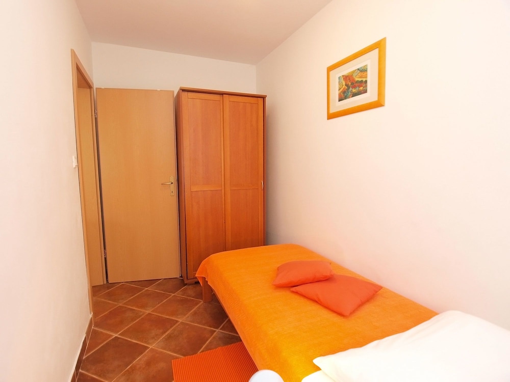 Apartment 446 view 5