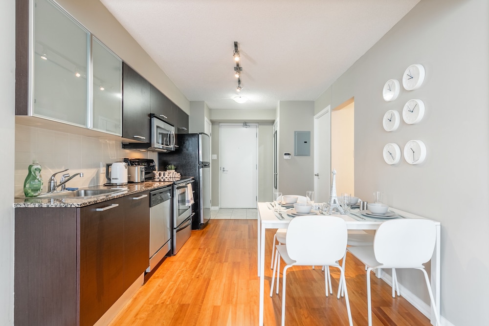 Stylish Suite in Downtown Toronto photo 3