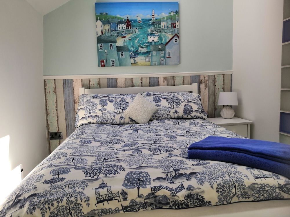 Captivating Isolde Cottage, With Pool Near St Ives view 4