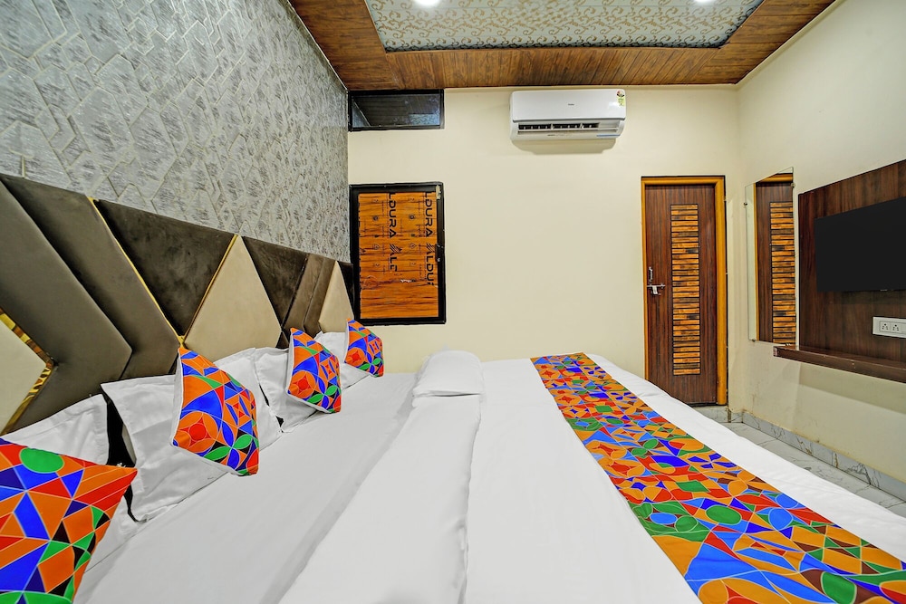 Fabhotel Starlight Inn