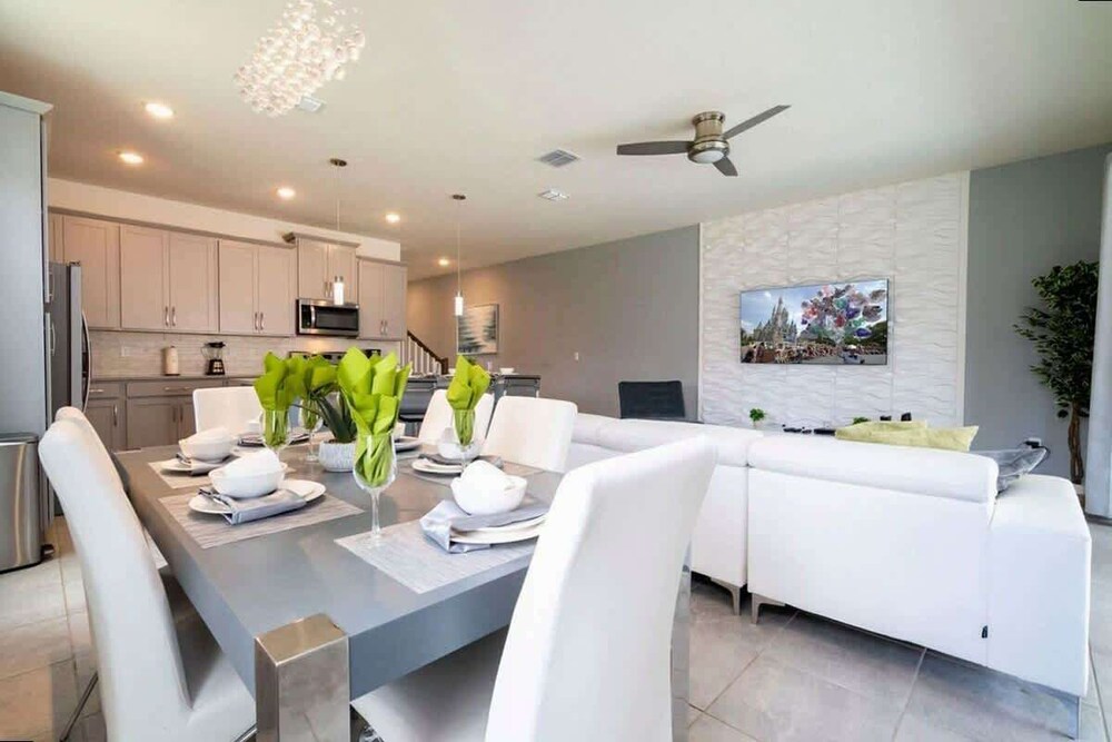 Splendid 6Bd w Private Pool Solara Resort 2154