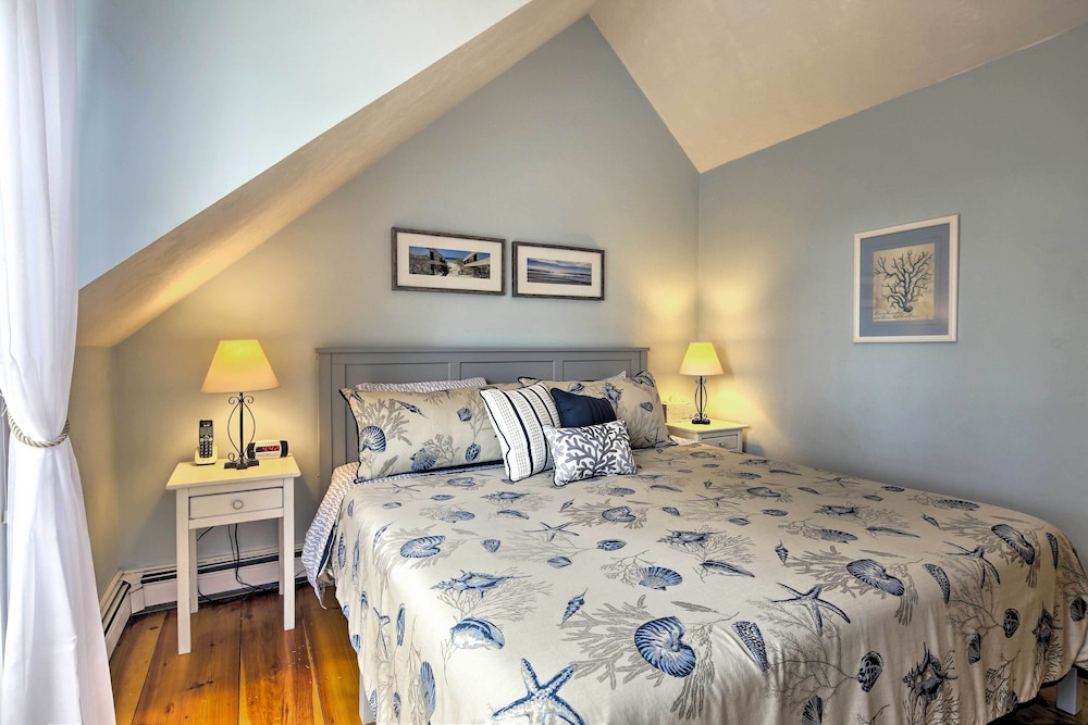 Maushop Village Getaway w/ Private Beach Access!
