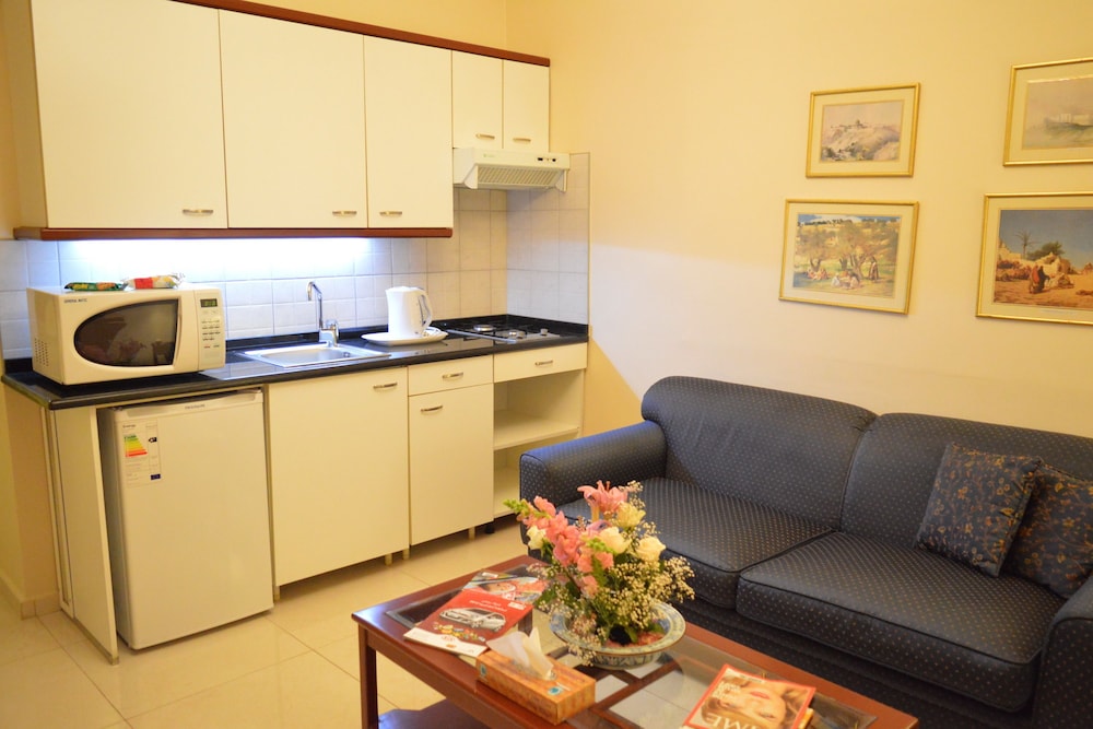 Comfort Hotel Suites