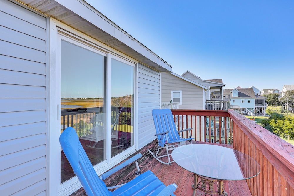 Walk to Beach: Duplex in North Topsail Beach!