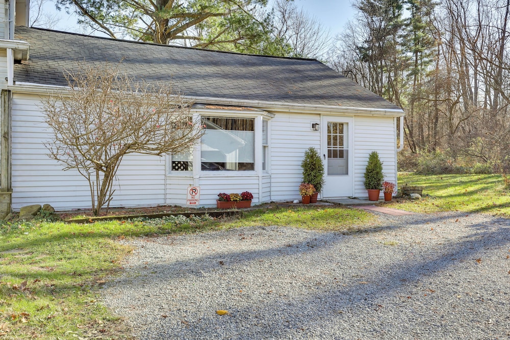 Chagrin Falls Home ~ 2 Mi to Town! view 2