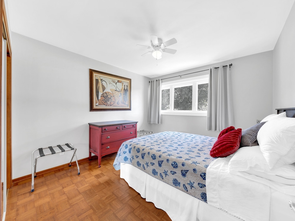 Park Bungalow #4 - Seacliff Beach Suites