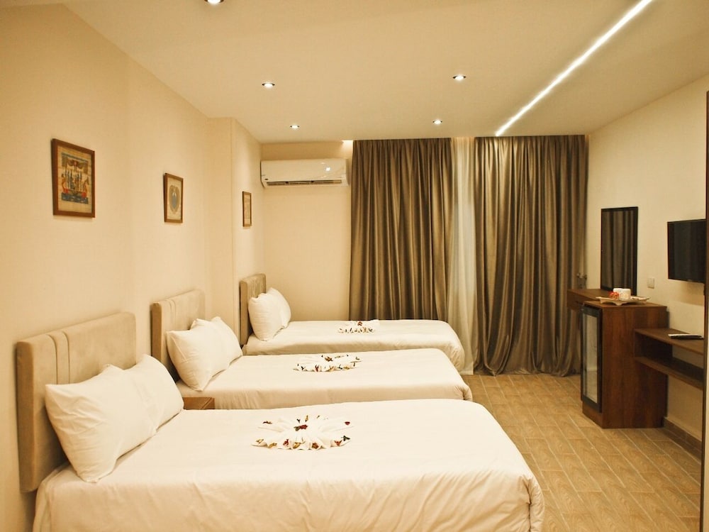 Galleria Pyramids View Hotel