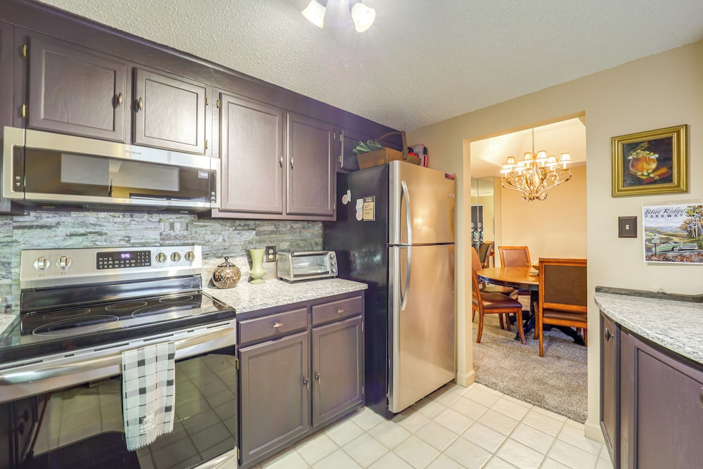 Slope Views & Ski In/out: Sugar Mtn Condo W/pool