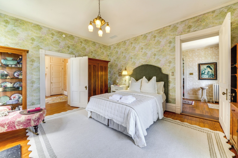 Historic & Spacious Family Home in Nicholasville!