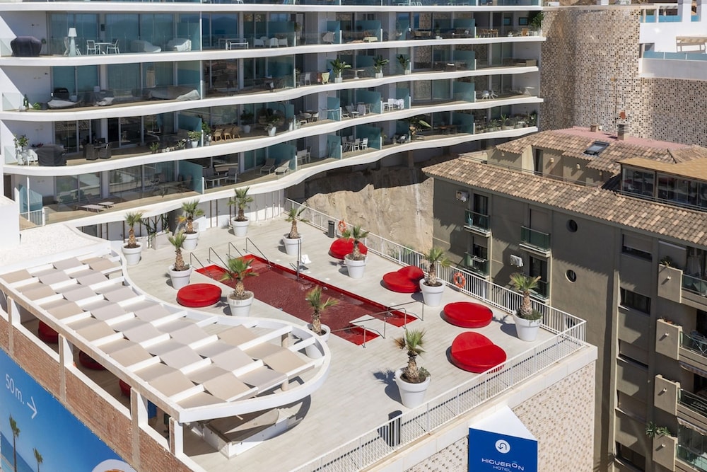 Stunning Seafront Apartment in Carvajal Beach