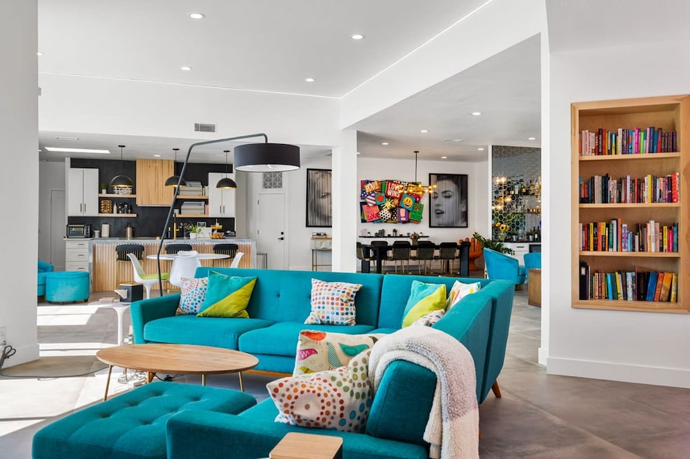 The Lighthouse- Monthly 4 bd 4 bth Pool Spa