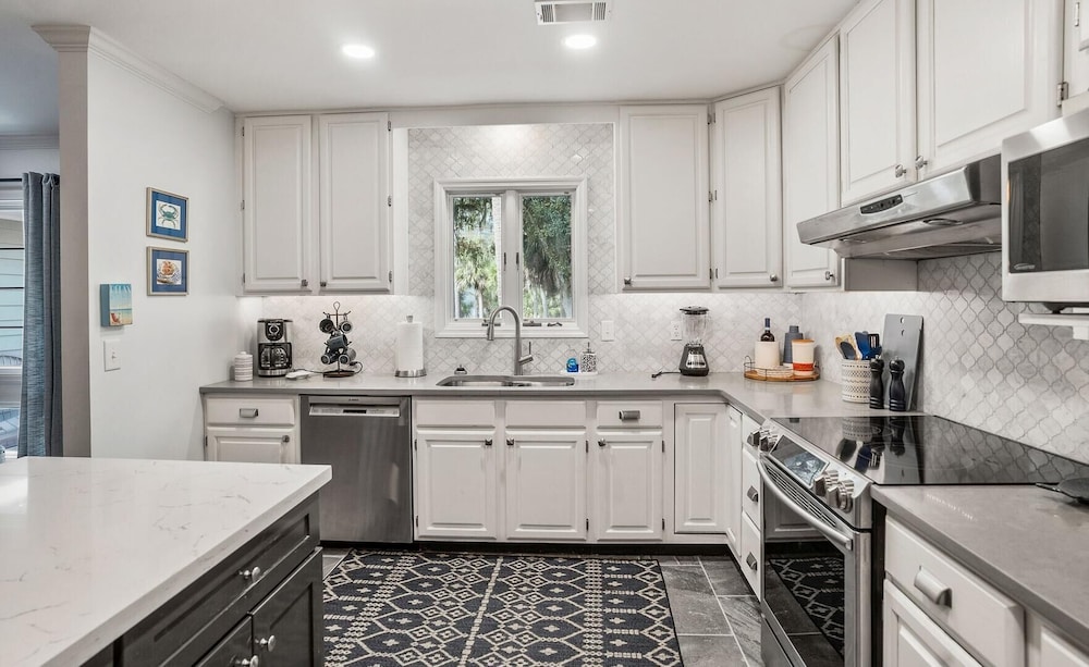 Beautifully Updated, Dog Friendly 4-bed, 4-bath Home Near Beach