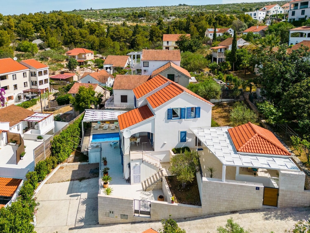 Mila - Private Pool & Seaview - H