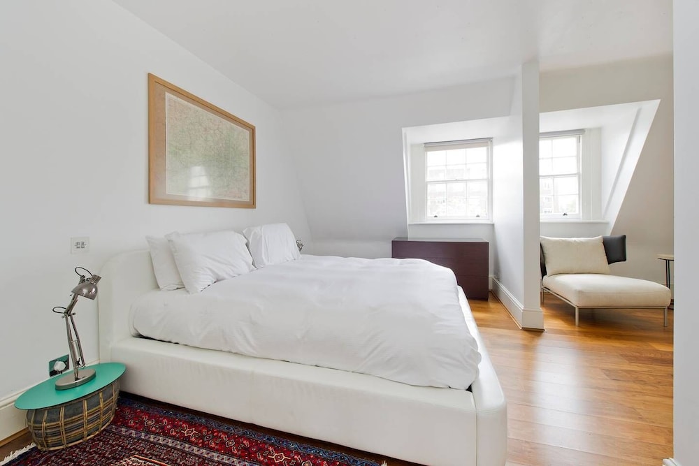 Beautiful 2 Bed W Roof Terrace in Holland Park