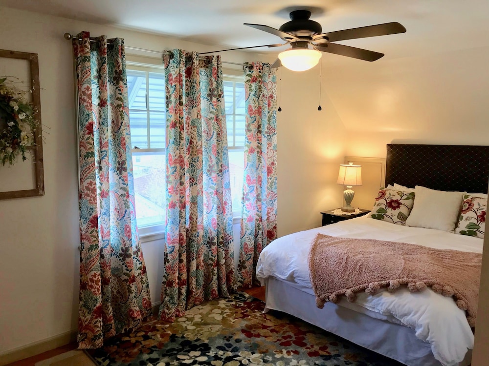 The Little Italy of Niagara Falls Bed & Breakfast