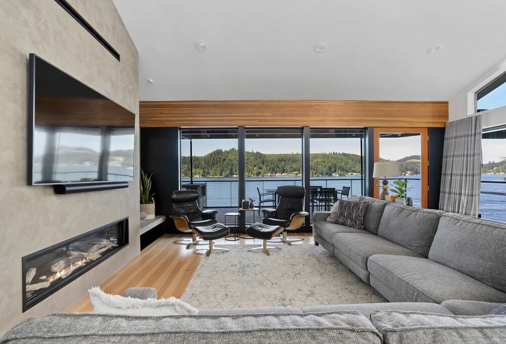 Lakefront Luxury Stunning Views Dock Hot Tub