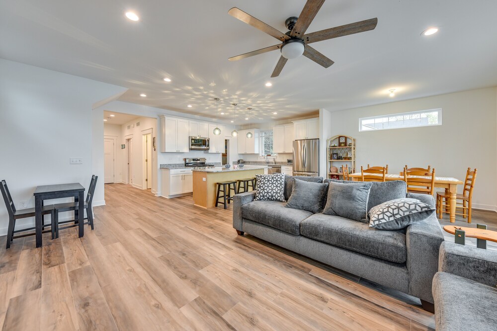 Burlington Vacations - Lakefront Burlington Vacation Rental: Dock Beach - Property Image 21