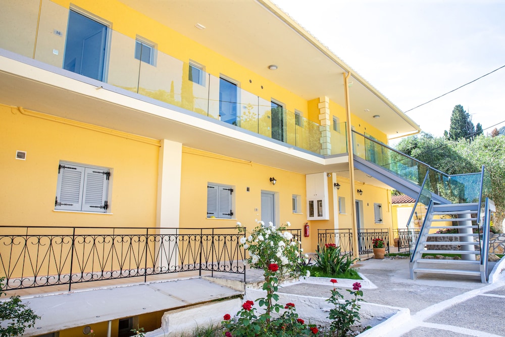 Passas Mare Apartments & Studios