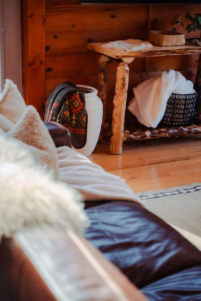 Cozy Cabin With Hot Tub - Near all in Hocking Hills