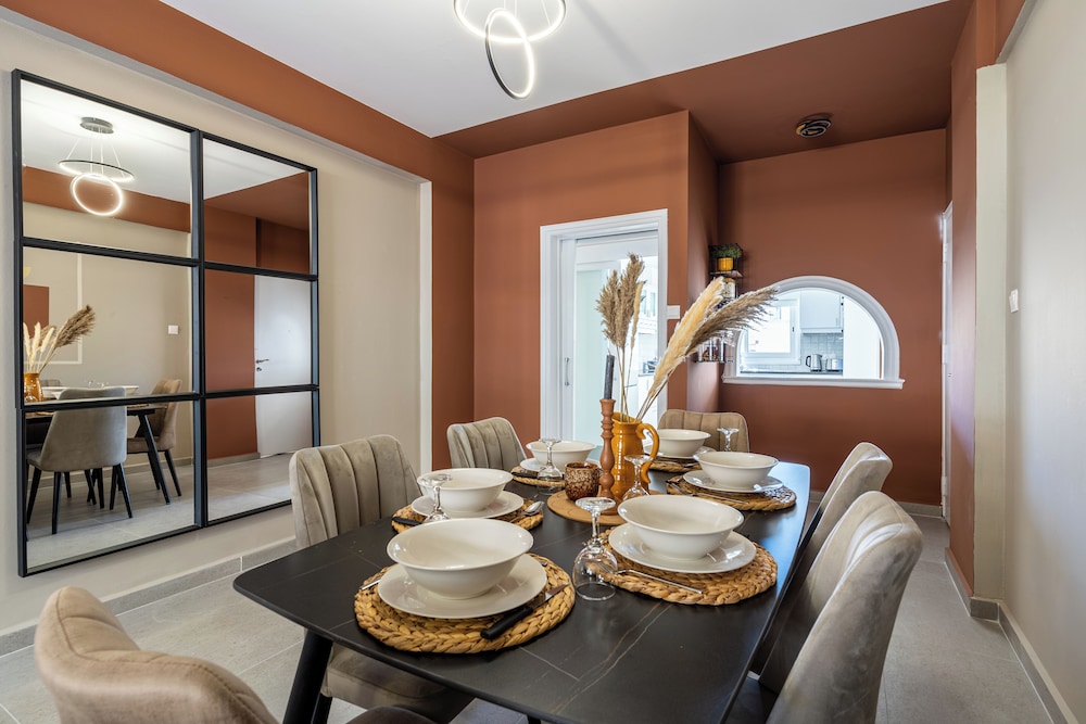 Oracle 2-BR Apt. & Balcony in Larnaca