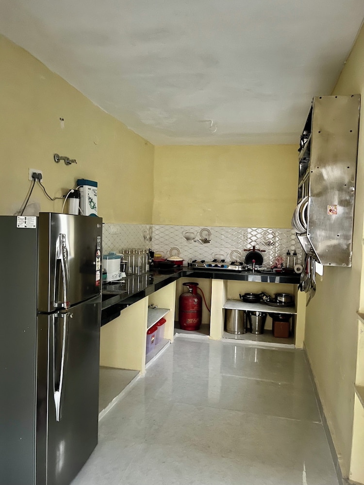 Hostel ivory