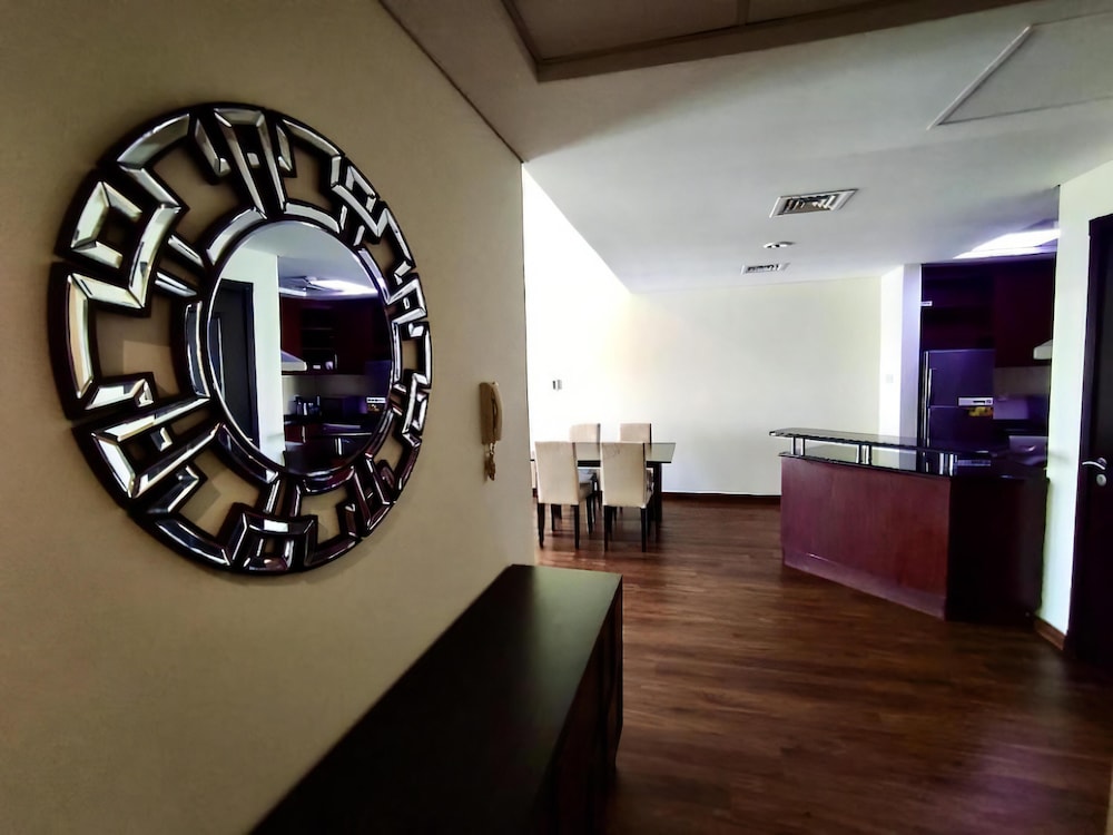 Lux BnB 1BD Discovery Gardens