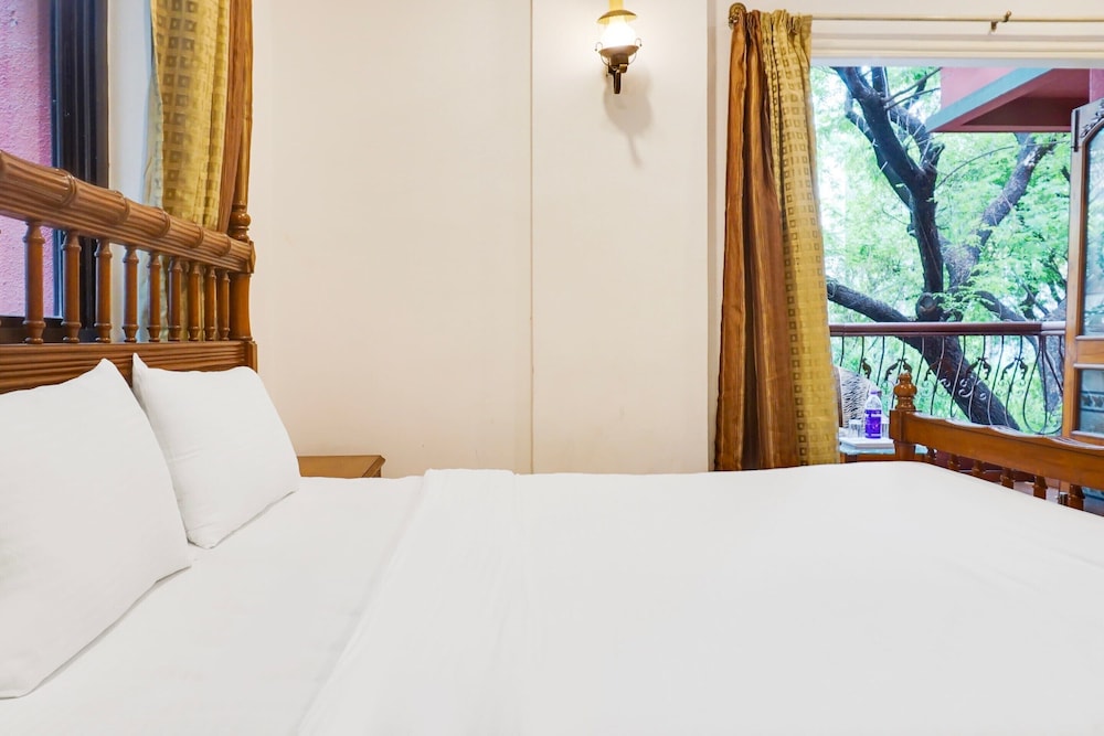 Premium Stays Near Fergusson College