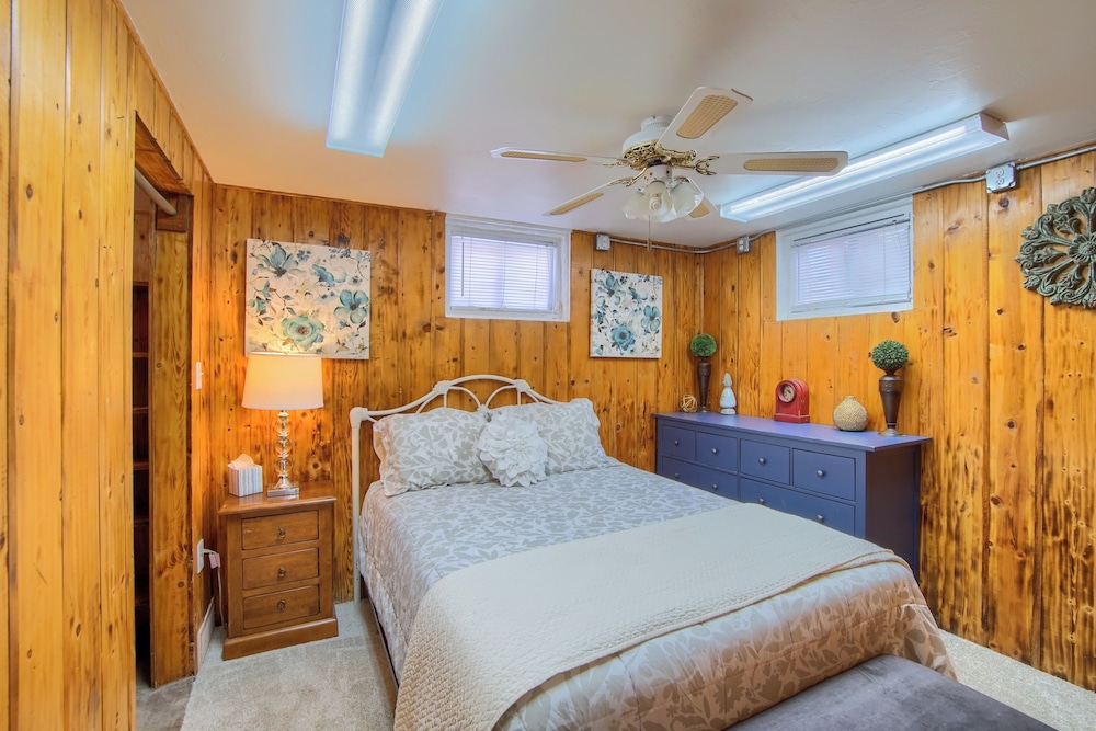 Group Getaway w/ Mtn Views: Home in Circleville!