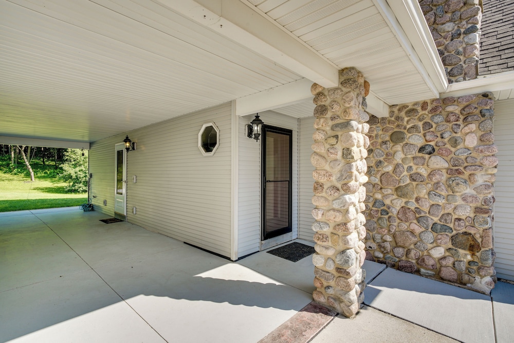 Spacious Family Villa w/ Decks in Chilton!