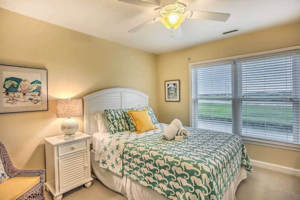 Spacious Beach Cottage w/ Private Dock Access view 4