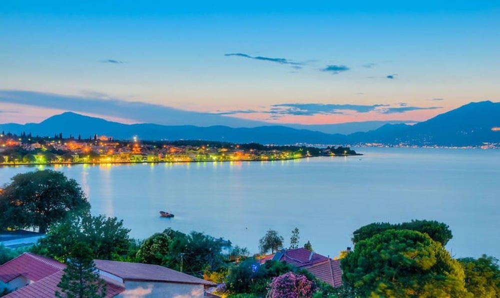 Lefkon Villa With Pool by the Sea - N Peloponnese