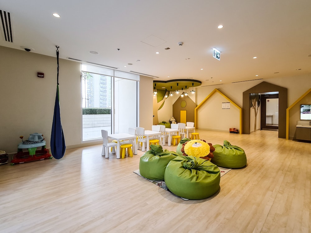 Fancy Apartment With Mesmerizing Canal Views