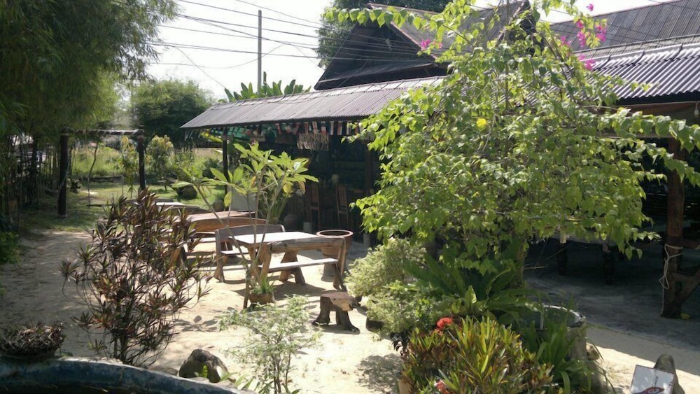 Haad Yao Sunset Bungalow