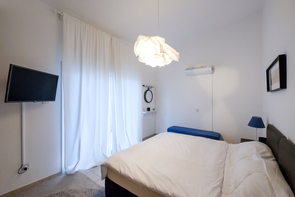 Townhouse In Ideal Location view 5