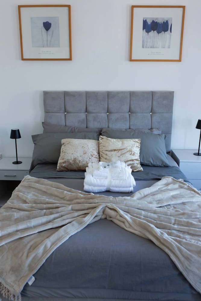 Cozy 3 Bedroom Home in Leeds, Perfect for Families and Groups