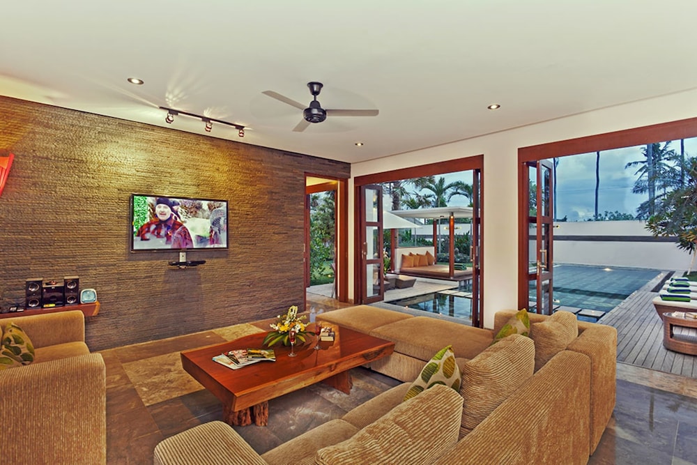 Villa Mary's Beach
