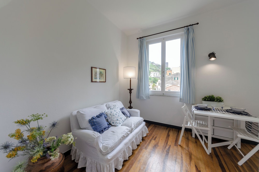 Vernazza Apartments