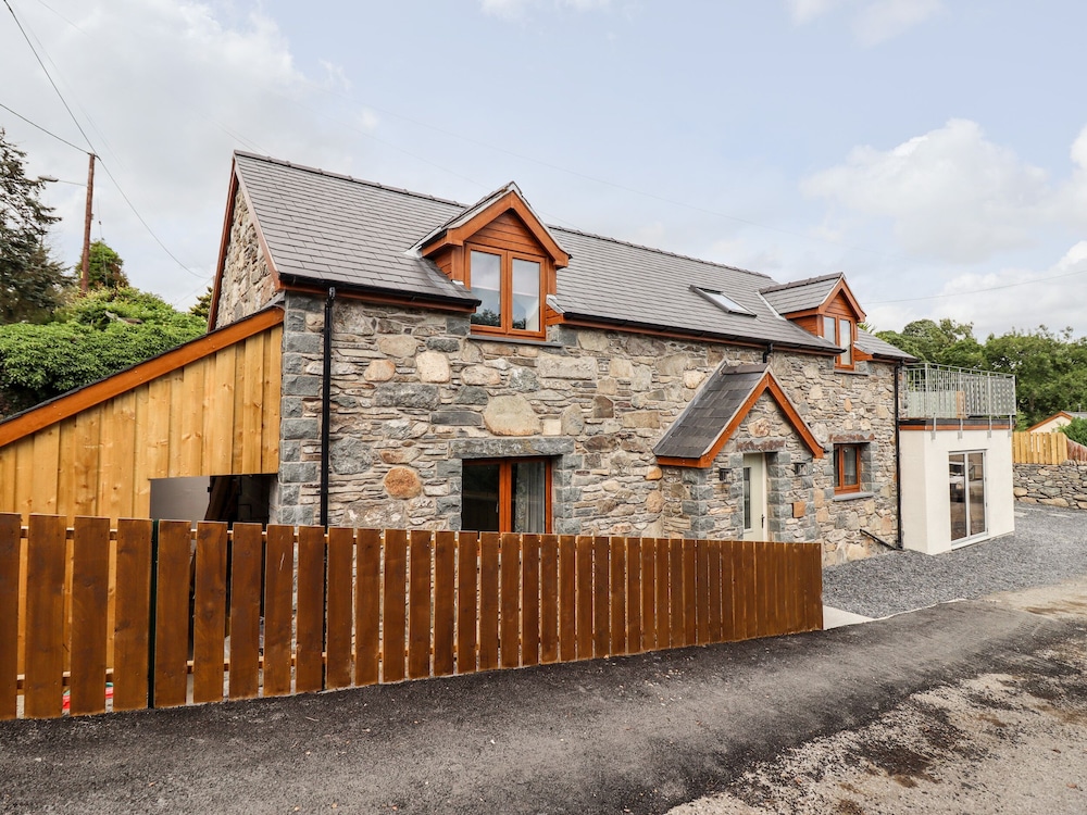 Llys Tirion